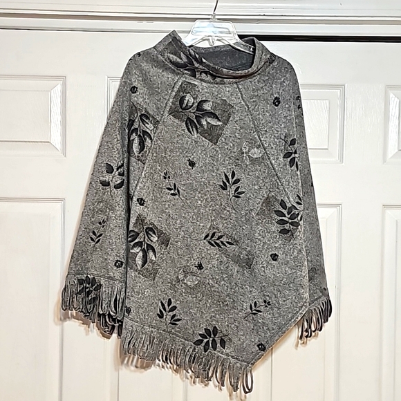 unbranded Other - Fleece Poncho Grey Black one size